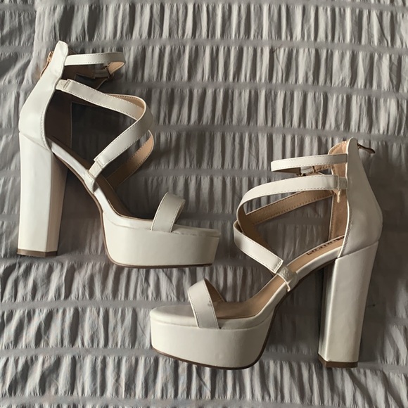 White strap high heels - Picture 2 of 3